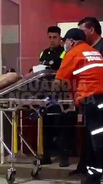 #Preliminar Tras sostener una discusión con dos supuestos amigos con los que bebía, un hombre terminó herido con arma blanca en un puesto de socorros #GuardiaNocturna