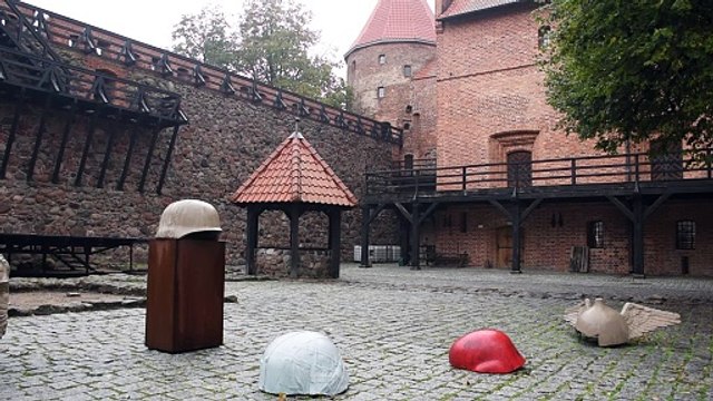 Bytów. Plenerowa wystawa przy zamku w Bytowie