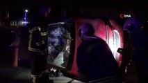 Kocaeli'de alkollü sürücü bariyere çarptı, otomobil devrildi