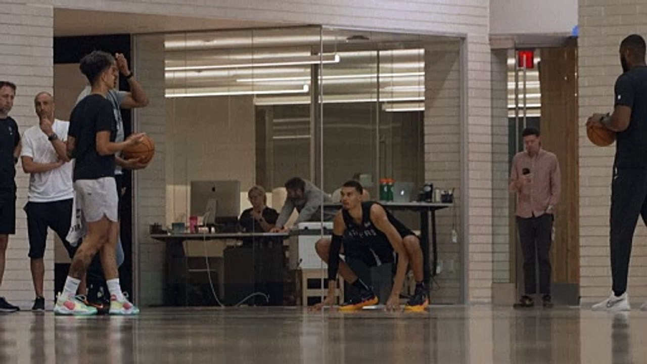 Victor Wembanyama dit avoir "des papillons dans le ventre" avant ses débuts en NBA