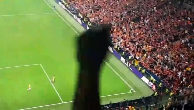 Tarihte benzeri yok! Almanlar, Galatasaray tribünleri nedeniyle Bayern Münih maçının yayınını kesti