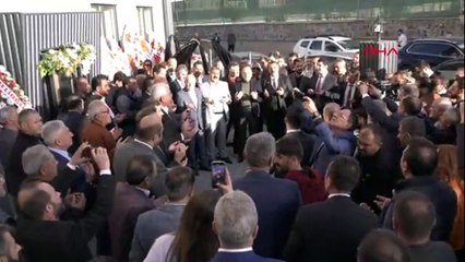 İmamın duası dinleyenleri güldürdü: Ahiretten de haberler vermesini nasip eyle