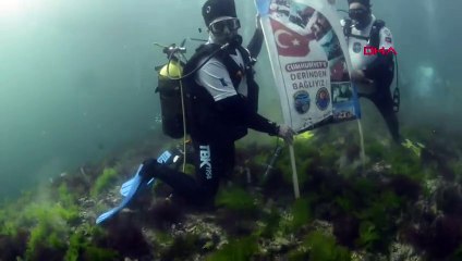 Türkiye Cumhuriyeti'nin 100. kuruluş yıldönümü kutlamalarında dalış etkinliği gerçekleştirildi