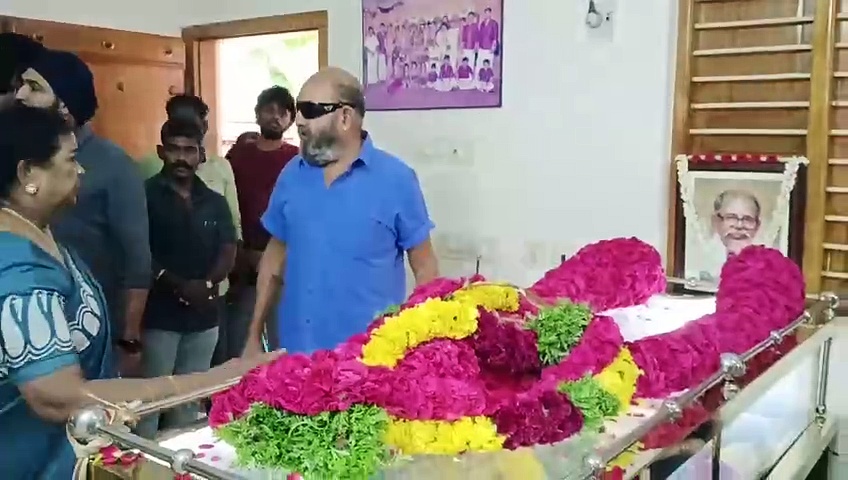 பிரபல திரைப்பட இயக்குனர் ஹரியின் தந்தை உடல் நலக்குறைவால் மறைவு.. பிரபலங்கள் அஞ்சலி..