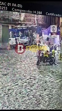 Homem invade base móvel da PM no Pelourinho e morre após ser baleado