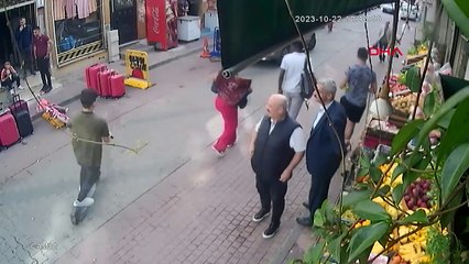 Fatih'te Arkadaşıyla Tartışan Şüpheli Polis Merkezine Teslim Oldu