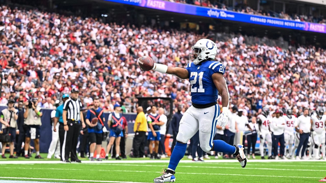 Zach Moss vs Jaylen Warren: Who Should Start in Fantasy Football?