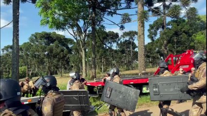 Invasão de propriedade gera conflito com a polícia em Canoinhas