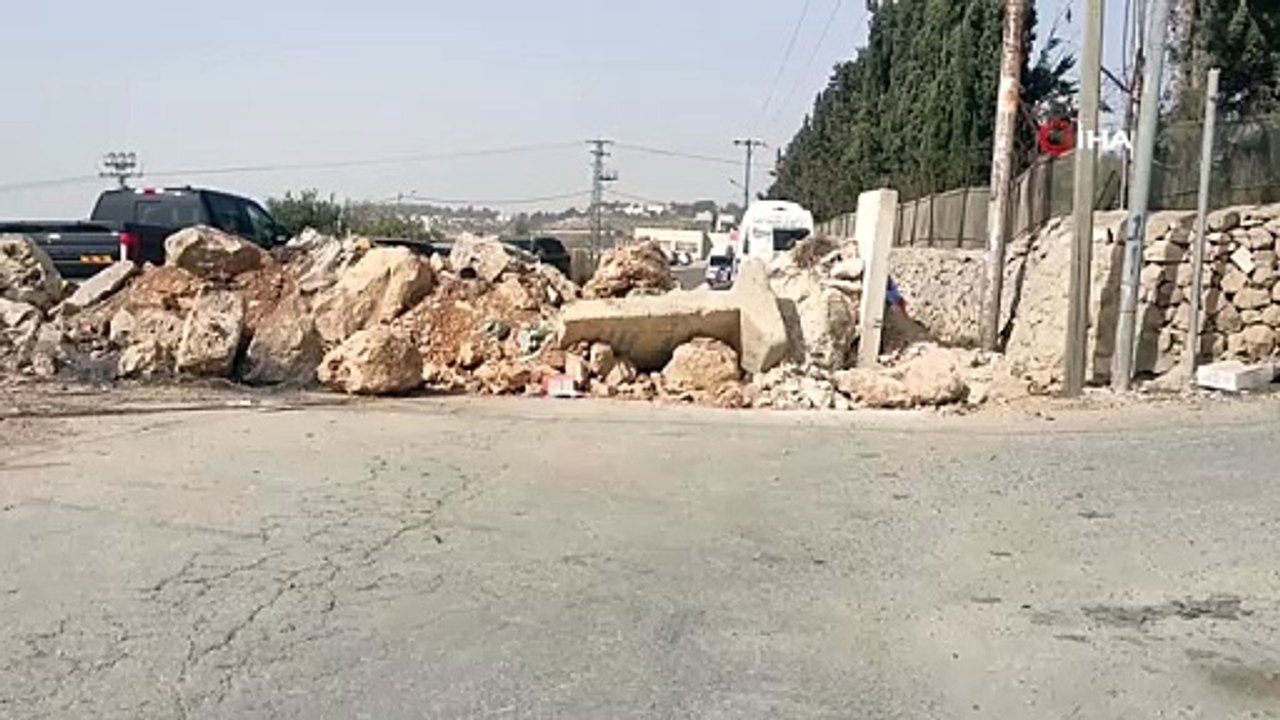 İsrail, Batı Şeria'da Filistinlilerin Kudüs'e girişini engelliyor