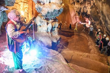 Opera da Fundação Clóvis Salgado faz apresentação na Gruta de Maquine