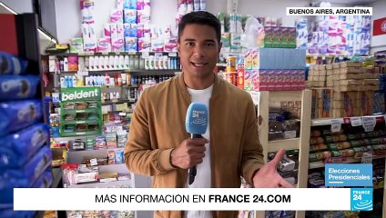 Скачать видео: Pequeñas tiendas en Argentina cambian sus precios diariamente a causa de la inflación