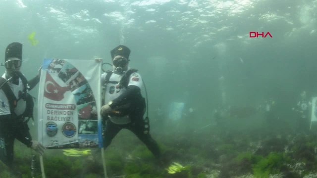 Dolmabahçe Sarayı Önünde Cumhuriyetin 100. Yılı İçin Daldılar