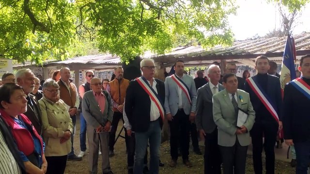 Montfrin : la marseillaise en clôture de la cérémonie à la manade du Rhône