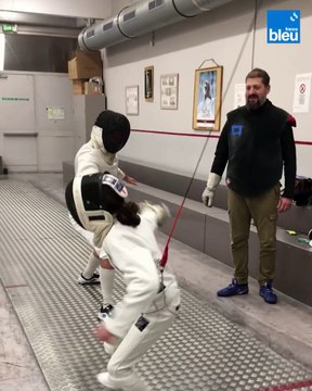 Un jeune escrimeur non-voyant affronte des valides au Club Athlétique de Saint-Étienne