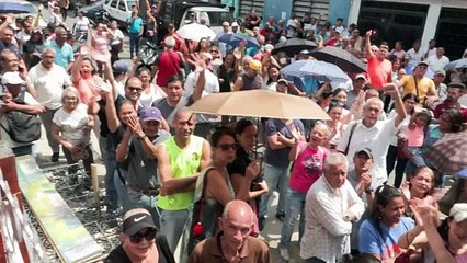 En bastión chavista, voluntarios prestan sus casas para primaria opositora