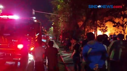 3 Jam Baru Padam, Lapak Barang Bekas di Jaktim Terbakar