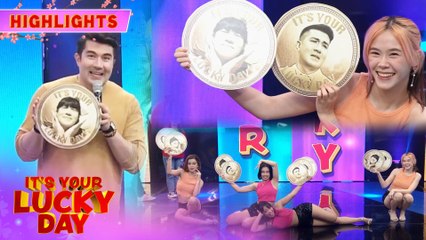 Luis notices the photos holding by the Lucky Ladies | It's Your Lucky Day