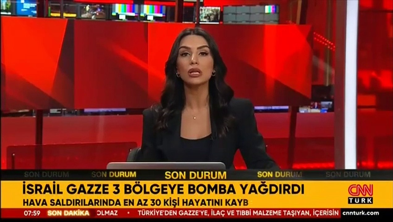 İsrail Gazze 3 bölgeye bomba yağdırdı