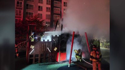 한밤중 아파트 놀이터에서 불...경찰 "방화 아닌 듯" / YTN