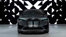 Dieser BMW ändert magischerweise seine Farbe mit einem Knopfdruck. Sieh dir das Video an!