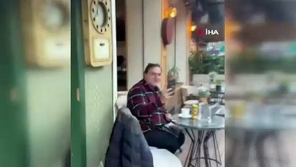 Taksim İstiklal Caddesi'nde 'Koca Arıyorum' Yazılı Dövizli Genç Kadın Olay Yarattı