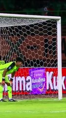 tendangan pinalti rans nusantara yang menjebol gawang persija