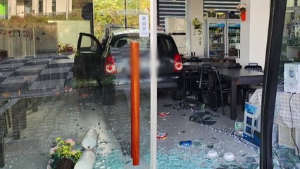 식당으로 차량 돌진..."브레이크 대신 가속페달 밟아" / YTN