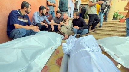 Gazzeli aileler İsrail'in öldürdüğü çocukların cenazelerini teslim aldı