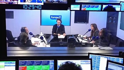 Philippine Delaire, alias Jarod Niel, le frère jumeau de Jérôme Niel, s'endort dans le studio