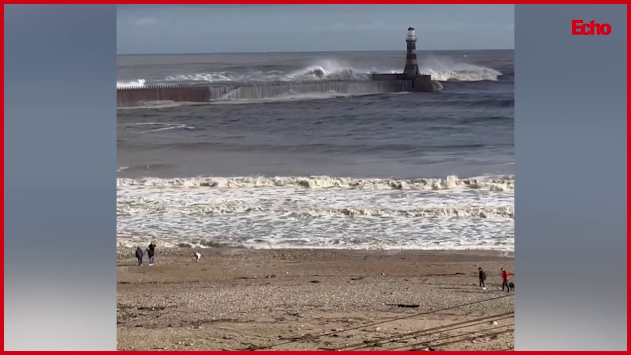 Roker Pier engulfed by waves during Storm Babet - video Dailymotion