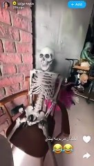 ابنة حليمة بولند تفاجئها بوجبة في مطعم مرعب وهذه ردة فعلها