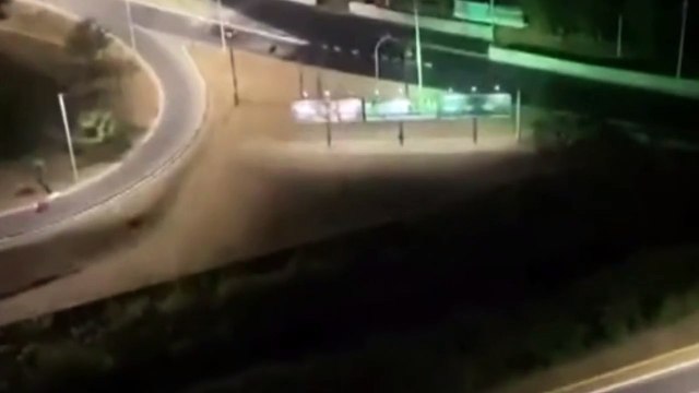 Jovens são seguidos pela PM, invadem contramão e batem de frente com carro em Salvador