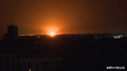 Raid su Gaza, Israele: 320 obiettivi, palestinesi: decine di morti