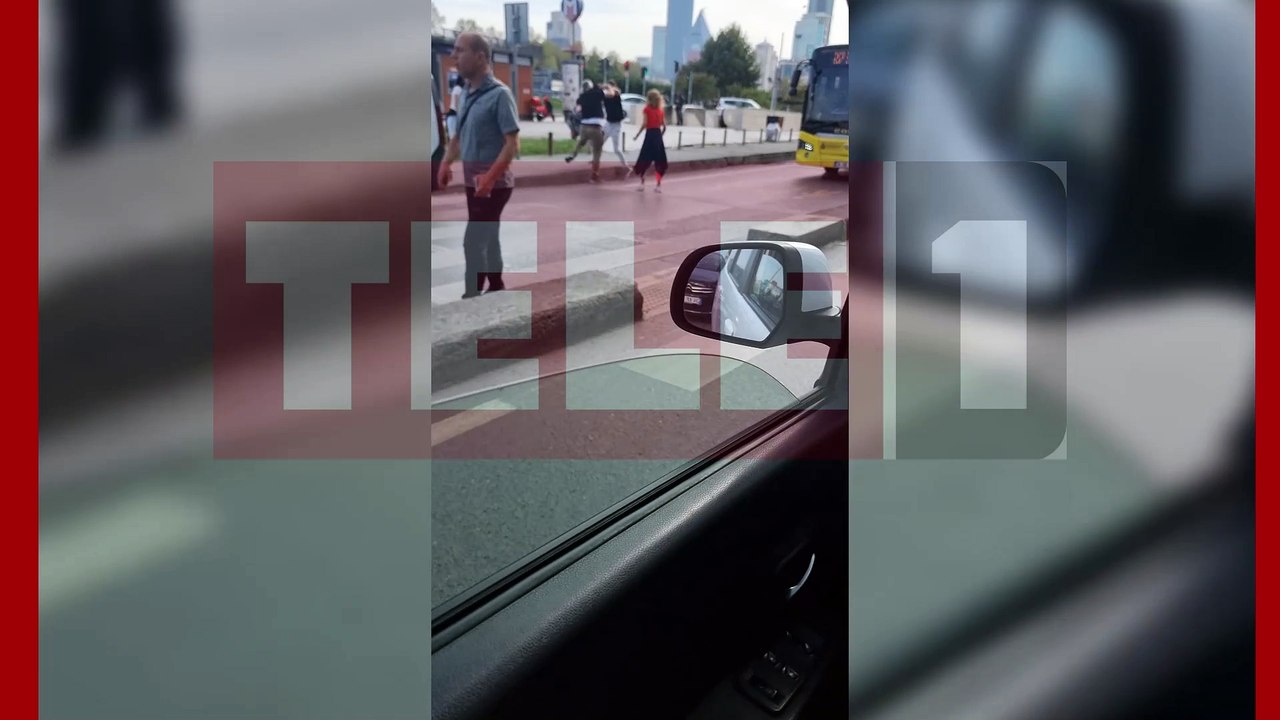 Sarıyer Sanayi Mahallesi'nde iddiaya göre iki yaya, otomobil sürücüsüne yol vermediği için tepki gösterdi. Otomobilde bulunan iki kişinin de yayalara yanıt vermesiyle olay kavgaya döndü.
