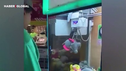Oyuncak makinesinin şaşırtan sürprizi izlenme rekorları kırdı