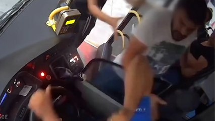 Aydın'da halk otobüsü sürücüsüne atılan yumruk araç kamerasına yansıdı