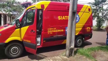 Idoso fica ferido ao sofrer queda na calçada