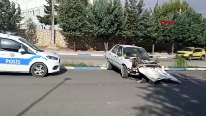 Accident de voiture en sens inverse à Besni : 5 blessés