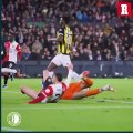 Un POEMA de Santiago Giménez en el partido de Feyenoord vs Vitesse