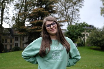 Interview : Axelle, 19 ans, parle de sa transition de genre dans un documentaire