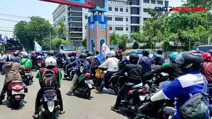 Tuntut Uang Pensiun, Ratusan Buruh Blokade Akses Jalan Tol Tanjung Perak