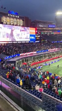 Selena Lee cantante de origen hondureño que cantó el Himno de EEUU entre New England Revolution vs Philadelphia Union