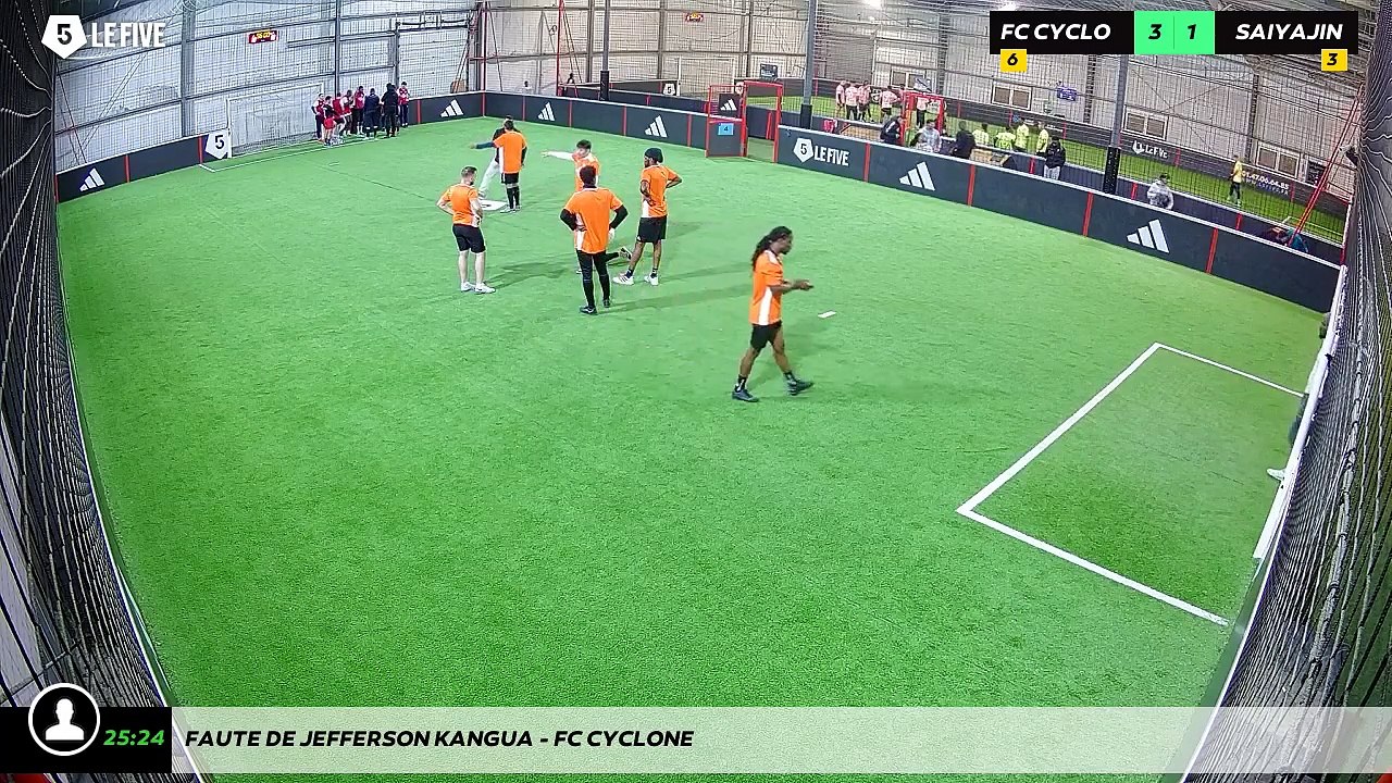 Faute de Jefferson Kangua - FC Cyclone