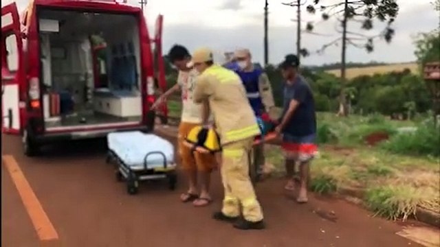 Homem fica ferido ao cair de caminhonete enquanto cortava árvore no Morumbi