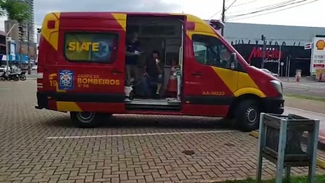 Colisão traseira deixa motociclista ferido no Centro de Cascavel