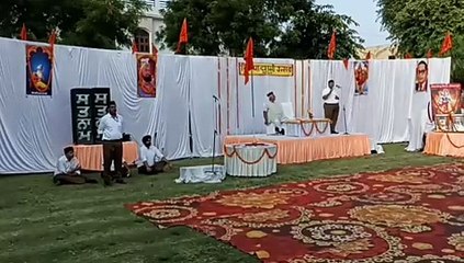 आरएसएस ने निकाला पथ संचलन,नागरिकों ने बरसाए फूल