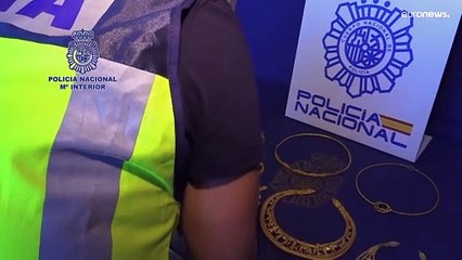 شاهد: قيمتها تفوق 60 مليون يورو.. االشرطة الإسبانية تصادر مجوهرات مسروقة من التراث الأوكراني
