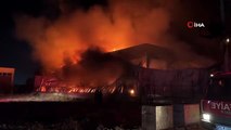 Manisa'da kauçuk paspas fabrikasında yangın çıktı
