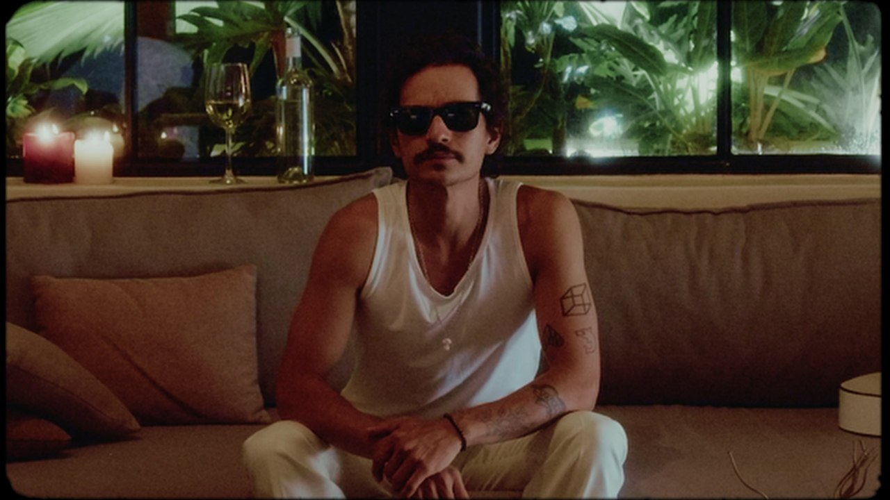 Caloncho - De noche mal (Lyric Video) - video Dailymotion