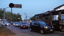 Rio tem dia de terror com 35 ônibus queimados